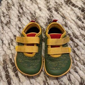 WHITIN Toddler Sneakers size 7 in Green and Yellow